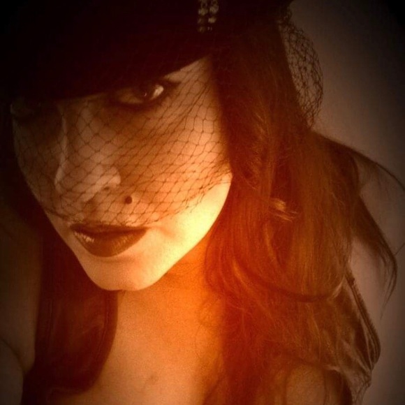 Meet your Posher, Kim - Picture 4 of 5